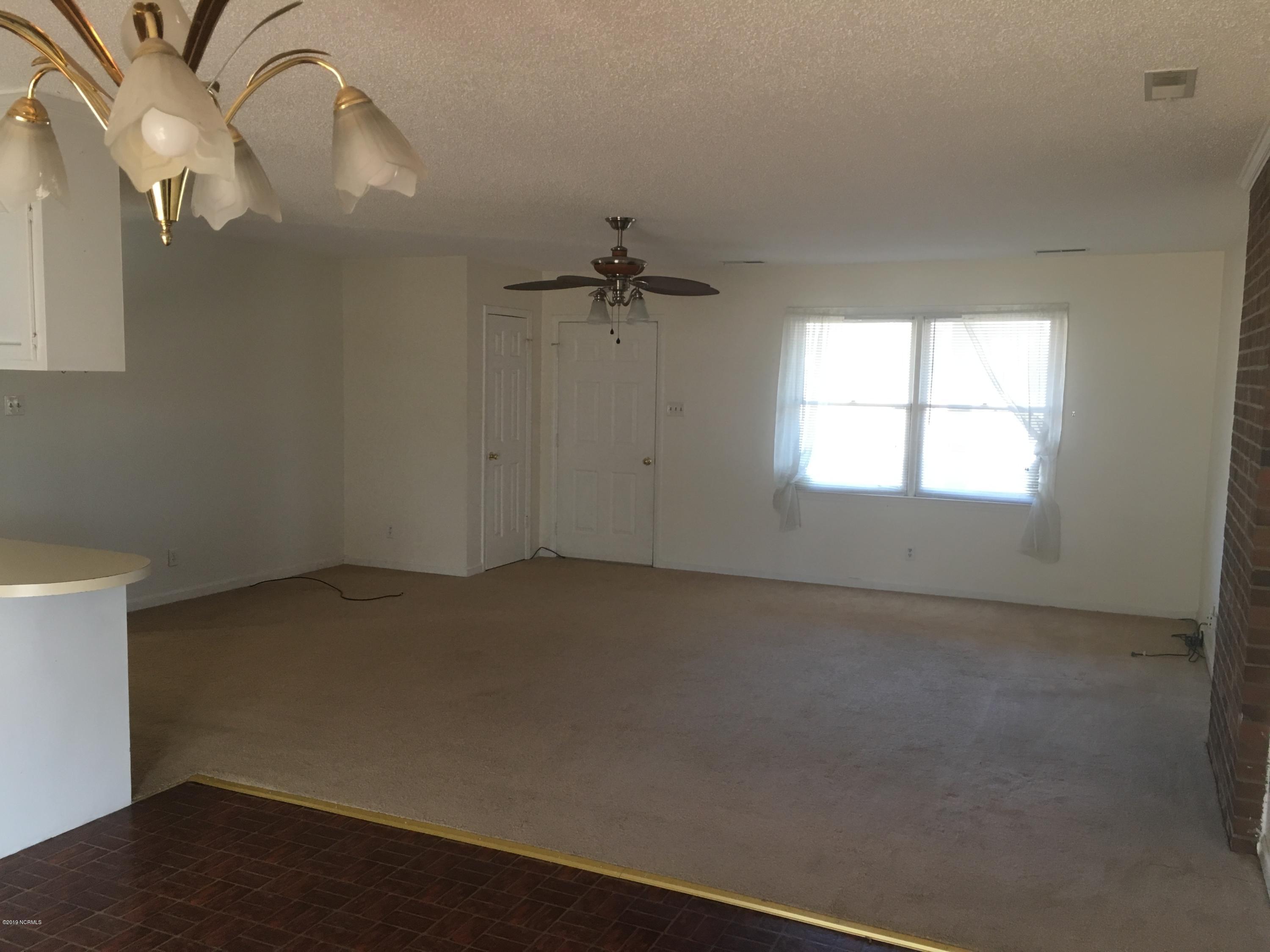6044 Morningside Road Lucama, NC 27851 - Photo 2 of 22 LIVING ROOM