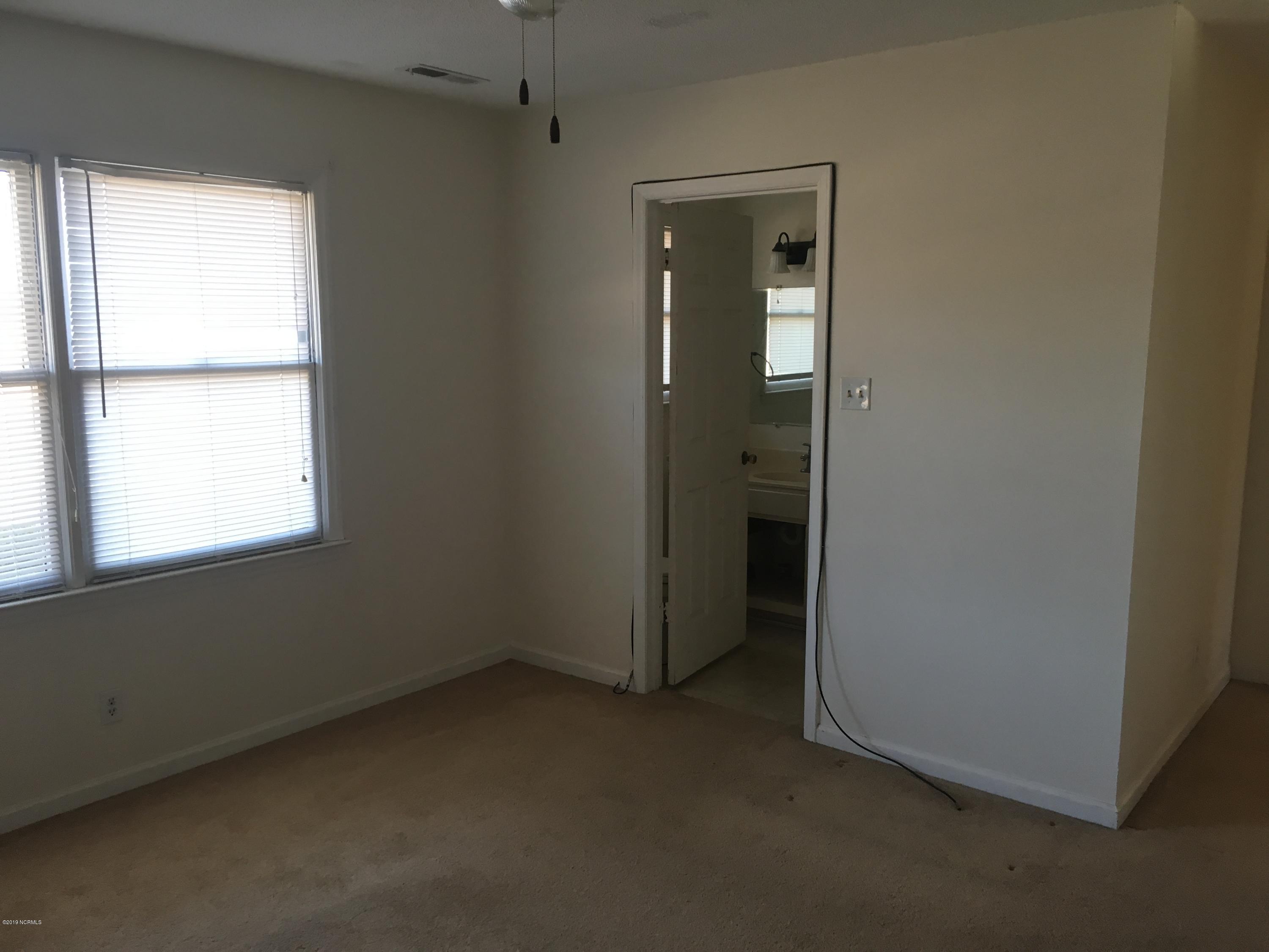 6044 Morningside Road Lucama, NC 27851 - Photo 10 of 22 PRINCIPAL BEDROOM