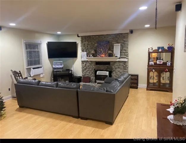 $379,500 | 821 North Forrest Drive, Sellersburg, IN 47172