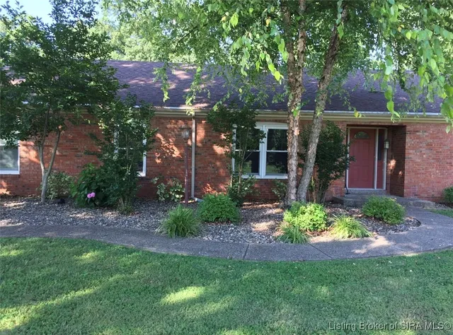$379,500 | 821 North Forrest Drive, Sellersburg, IN 47172