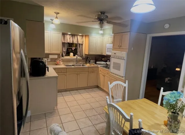 $379,500 | 821 North Forrest Drive, Sellersburg, IN 47172