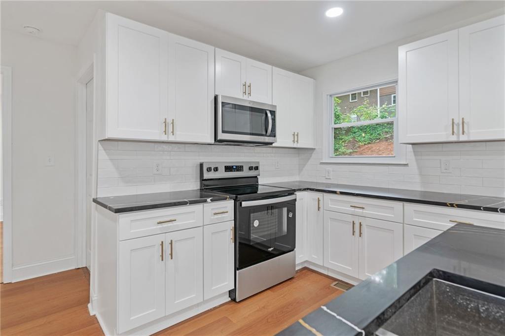 472 Rigby Street Northeast Marietta, GA 30060 - Photo 8 of 36