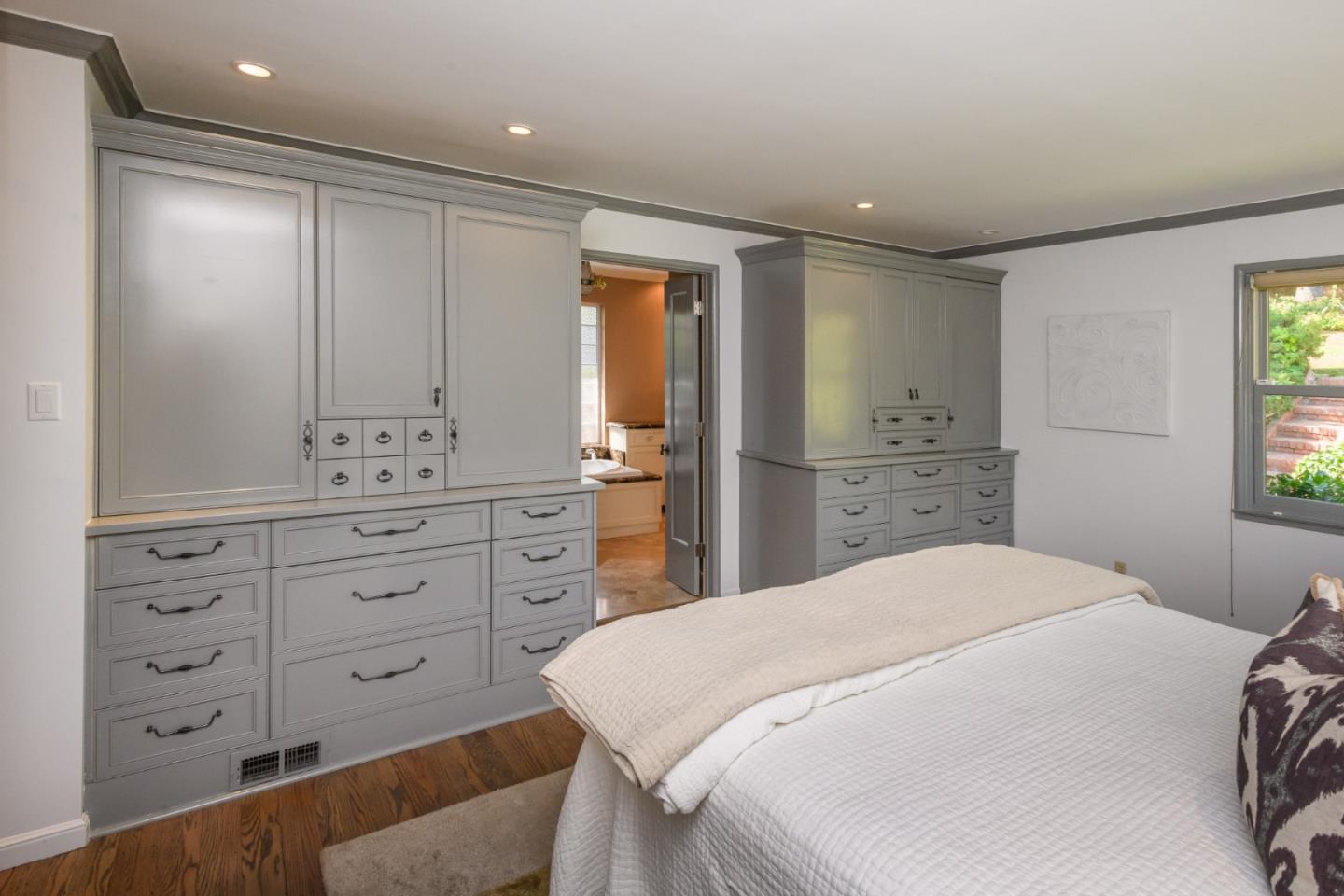 835 Longview Road Hillsborough, CA 94010 - Photo 26 of 46 a bedroom with a large bed and a dresser