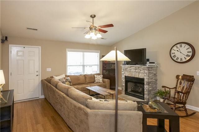 1026 Hummingbird Lane Spring Hill, TN 37174 - Photo 4 of 20 Living Room