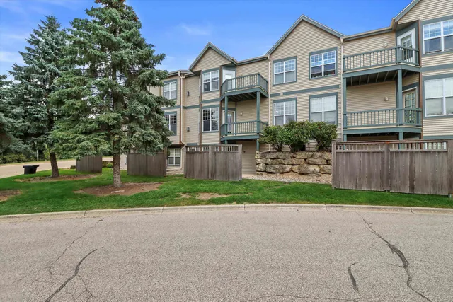 $335,000 | 3134 Dorchester Way, Unit 7, Madison, WI 53719