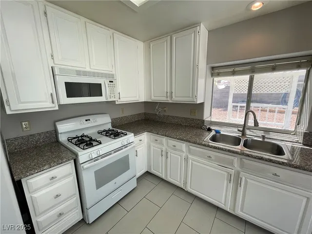 $2,499 | 1332 Royal Creek, North Las Vegas, NV 89031