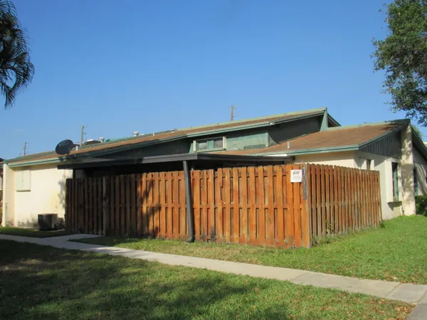 $2,100 | 1065 Manor Drive, Palm Springs, FL 33461