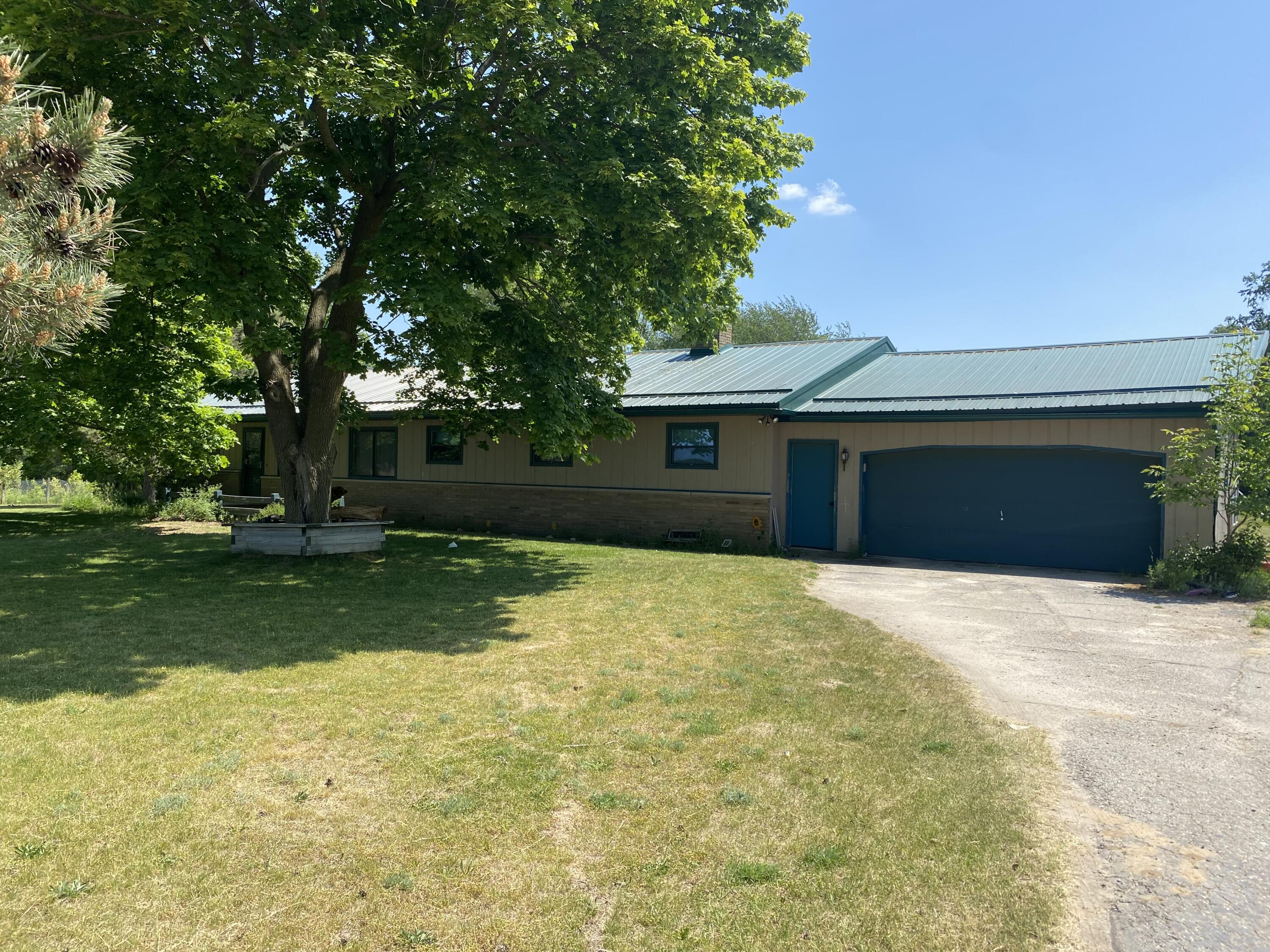 6890 Peoples Road Northeast Edmore, MI 48829 - Photo 2 of 47 IMG_0708