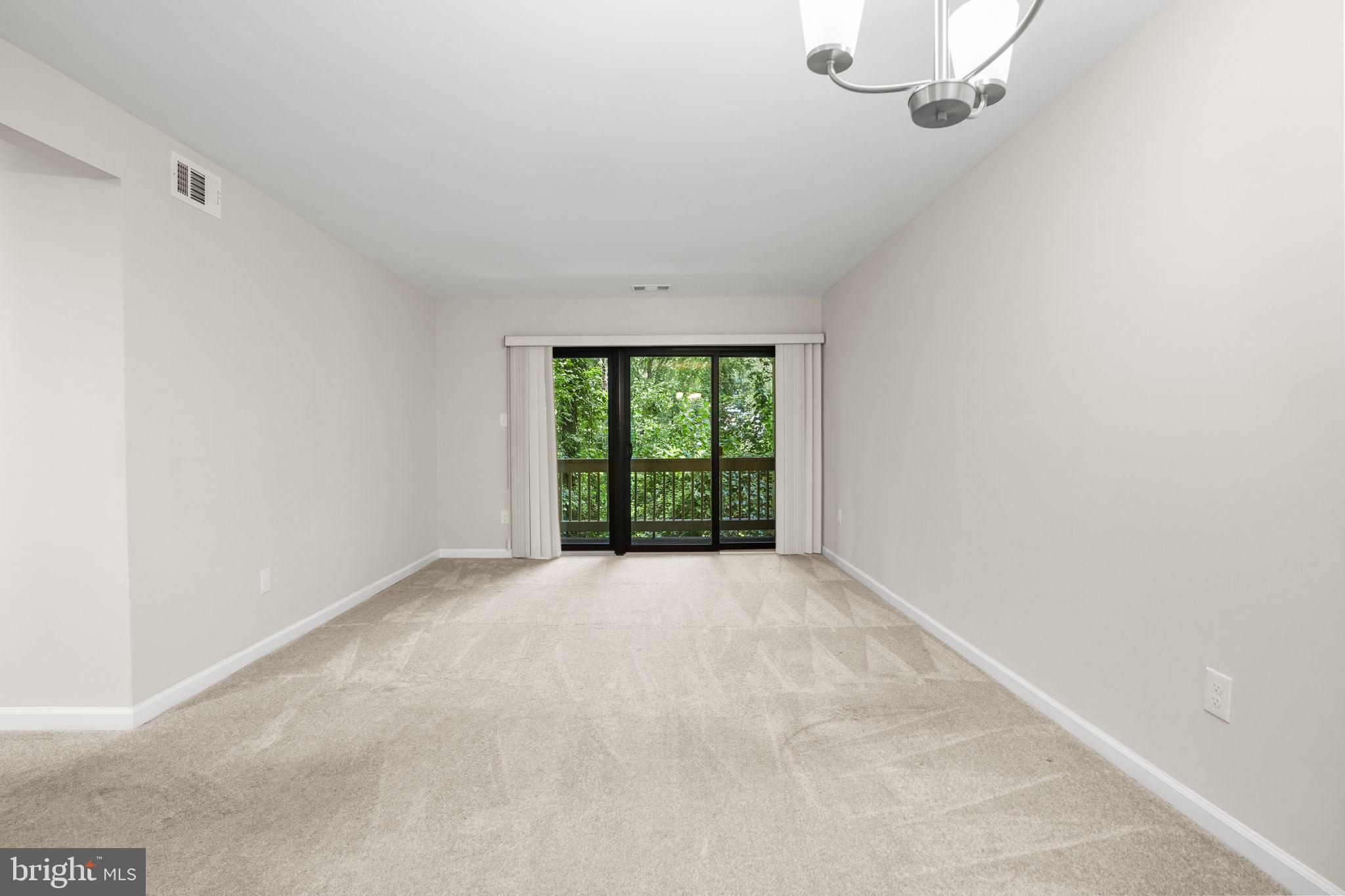 5818 Royal Ridge Drive, Unit M Springfield, VA 22152 - Photo 5 of 33