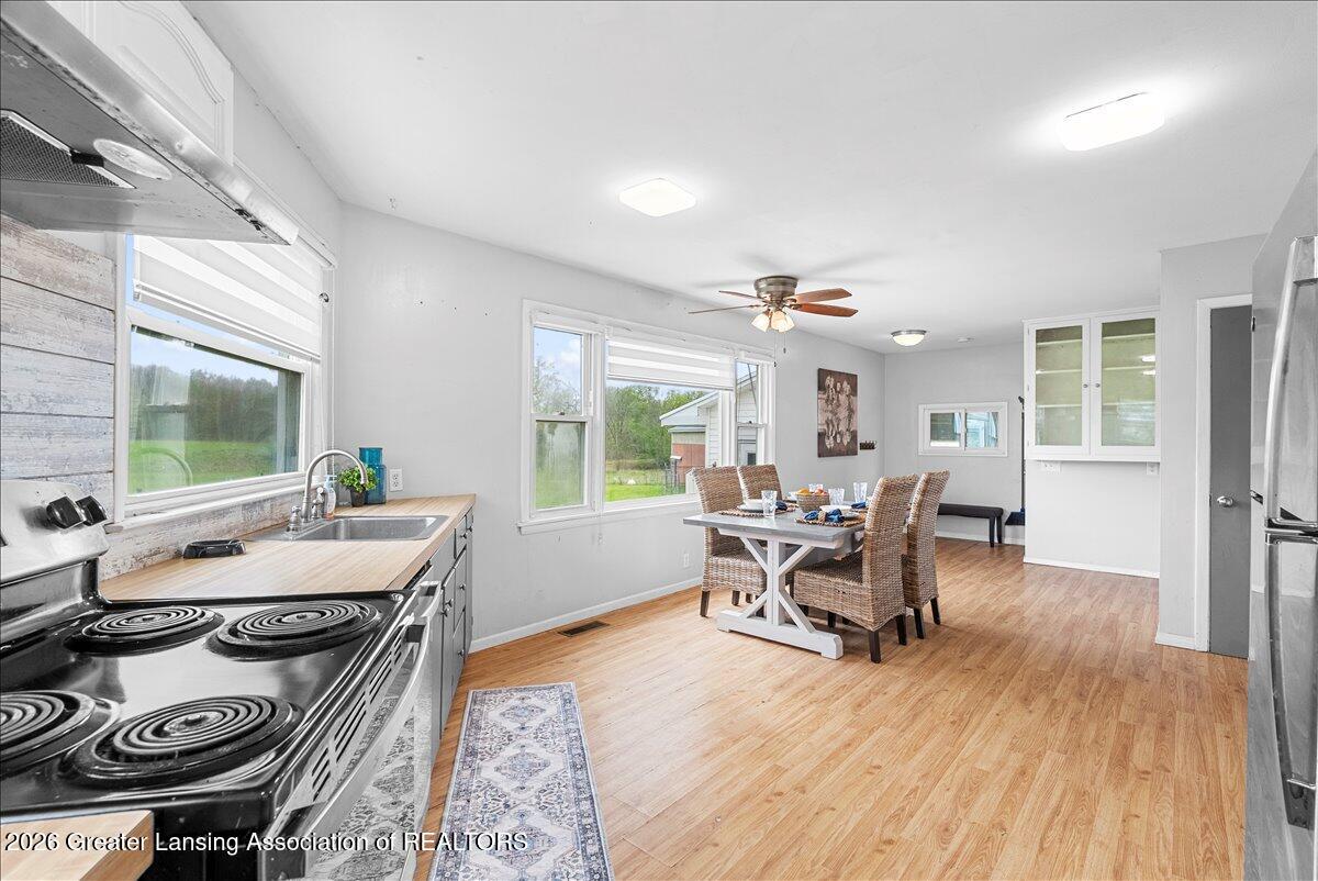 8280 South Dewitt Road Dewitt, MI 48820 - Photo 13 of 28 Dining