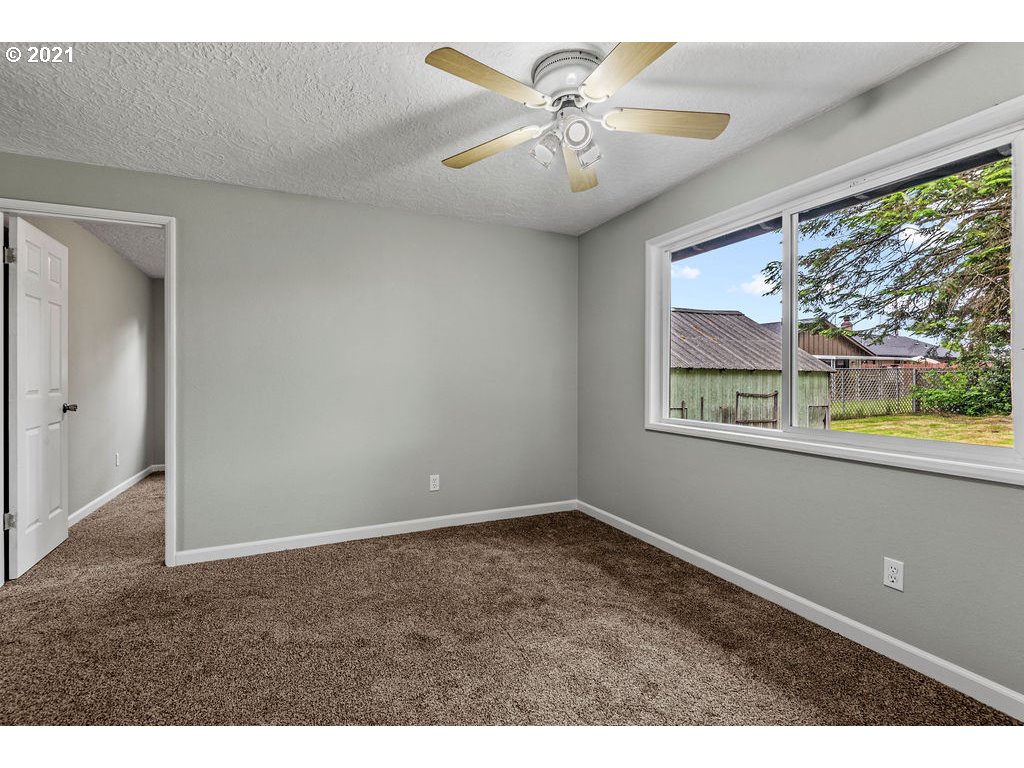4631 Merlin Street Longview, WA 98632 - Photo 10 of 27 Gallery Image 10