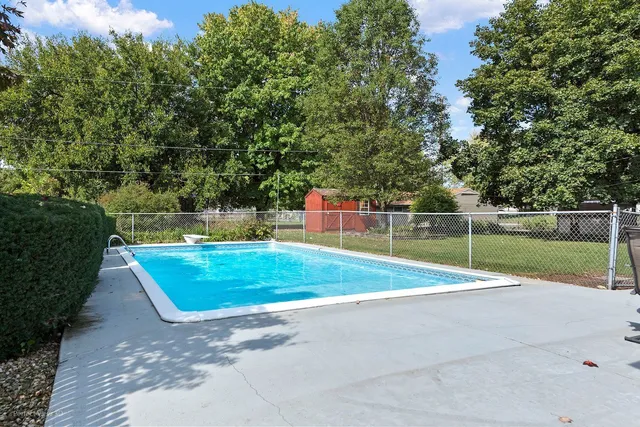 a view of a tennis court