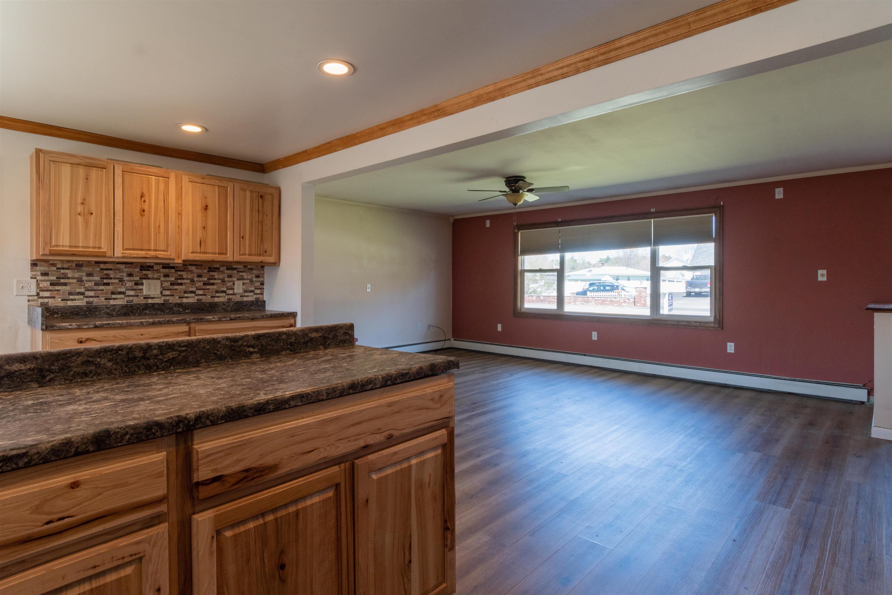 814 Goffstown Road Manchester, NH 03102 - Photo 9 of 40