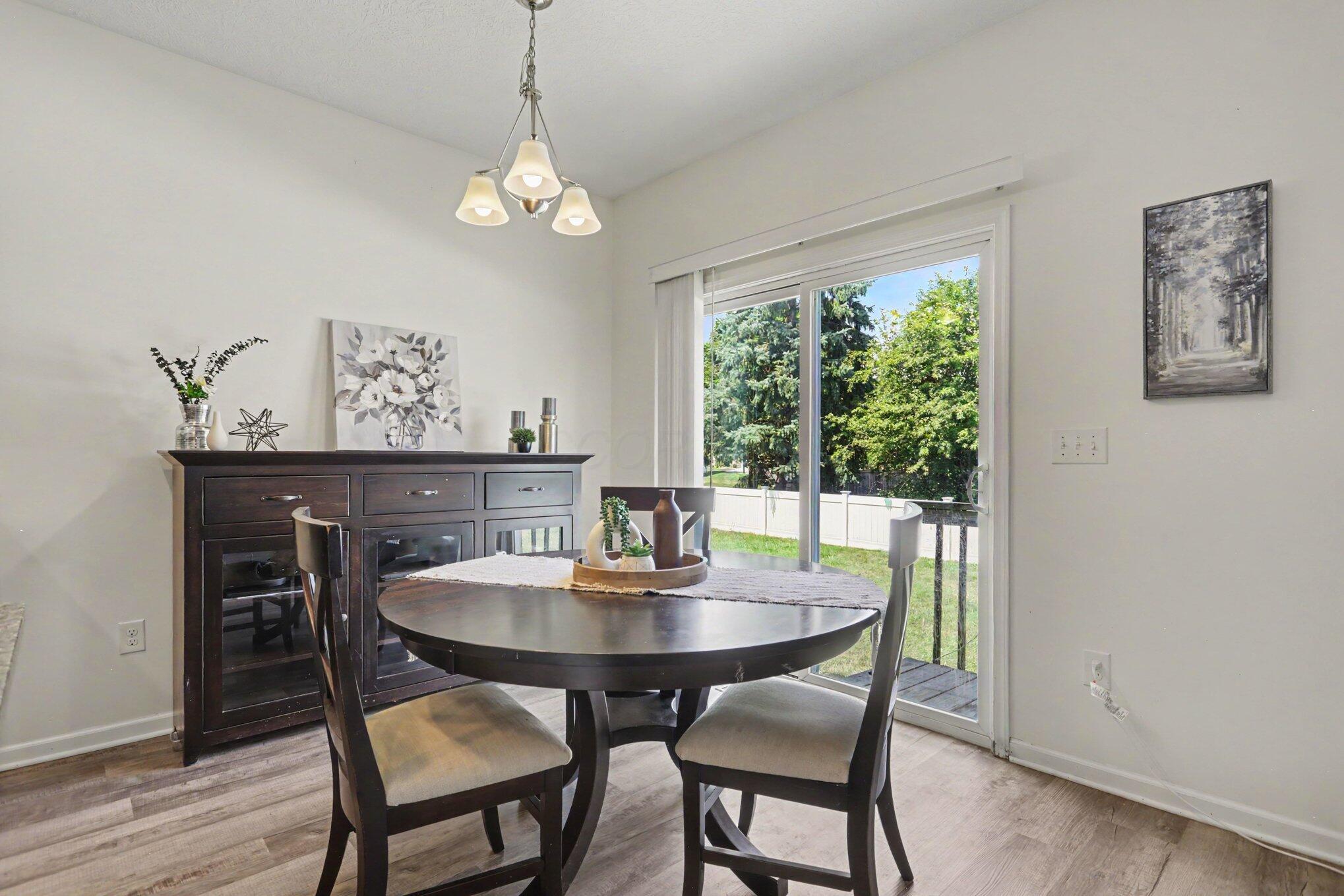 356 Ridgefield Drive Delaware, OH 43015 - Photo 8 of 29 Dinette Area with acess to the fenced back yard