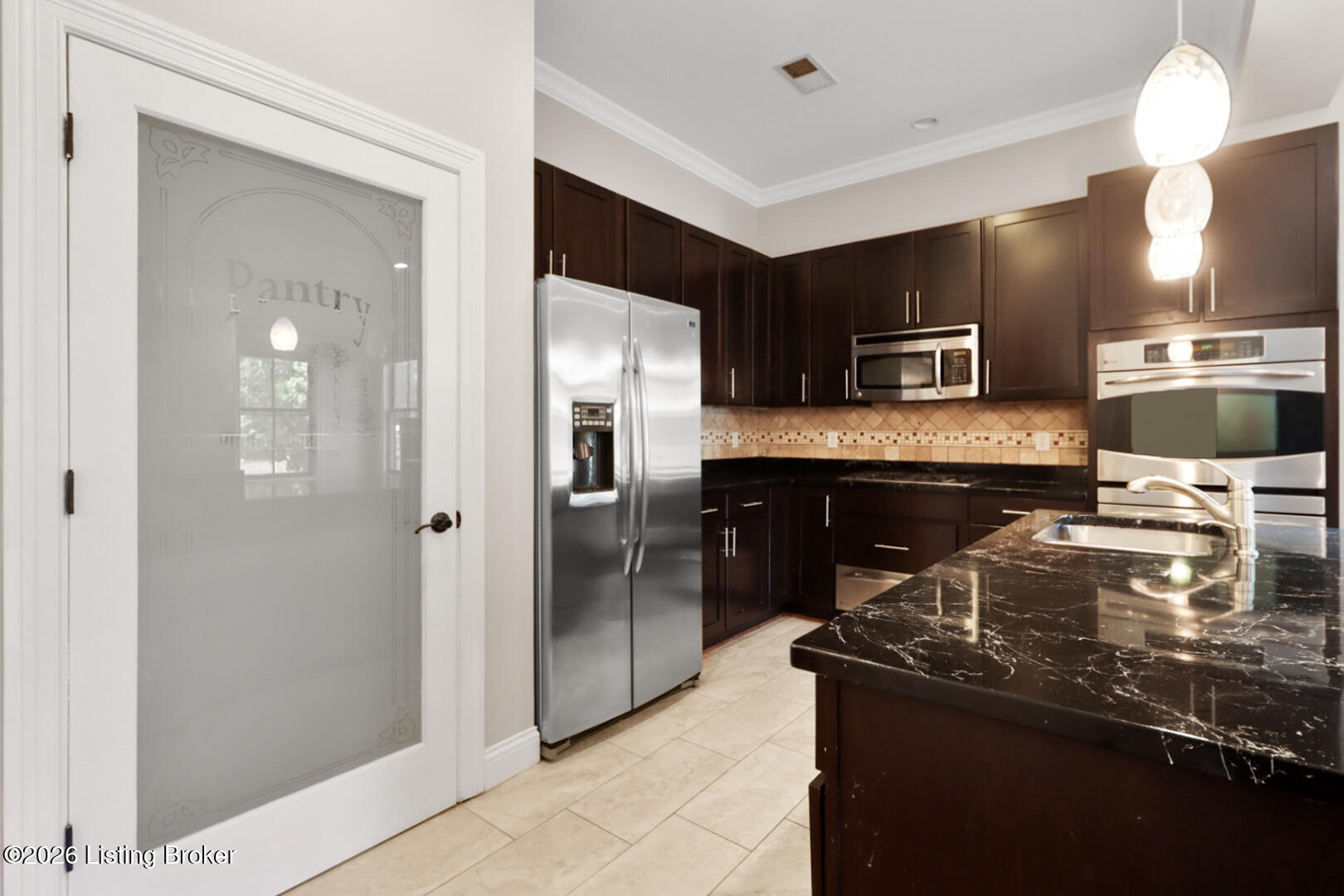 927 Cherokee Road, Unit 5E Louisville, KY 40204 - Photo 9 of 34 20260917_165616950_iOS