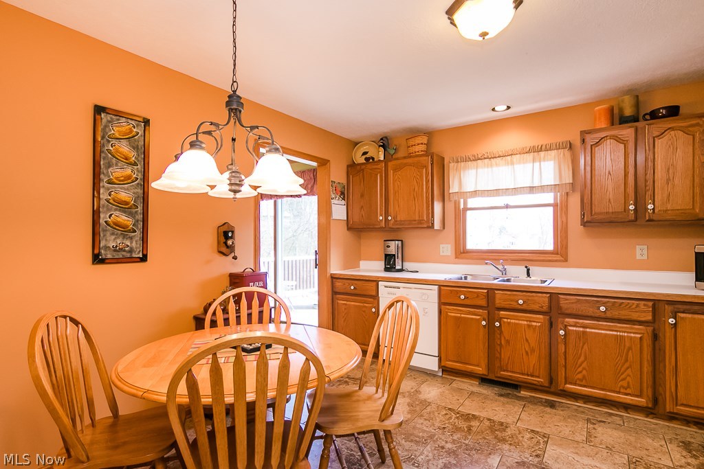 172 Lester Road New Franklin, OH 44319 - Photo 5 of 33
