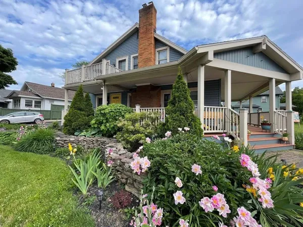 $1,700 | 1700 Mt Hope Avenue, Rochester, NY 14620