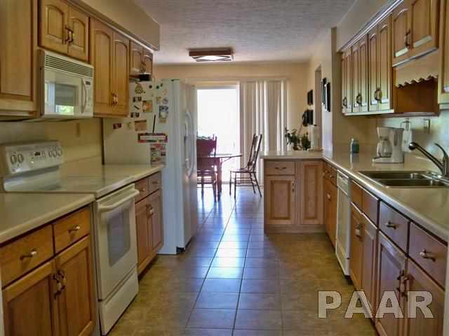 1131 Nofsinger Road Metamora, IL 61548 - Photo 7 of 15 Gallery Image 7