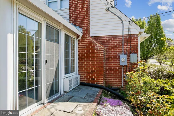 $795,000 | 6809 Ontario Street, Springfield, VA 22152