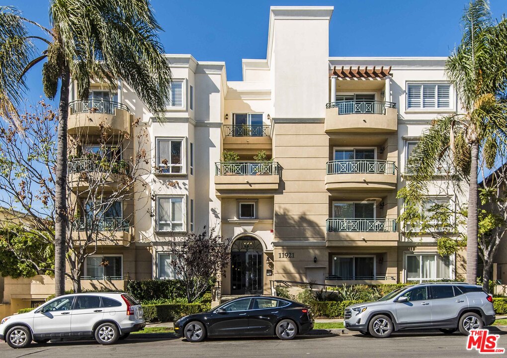 11921 Dorothy Street, Unit 204 Los Angeles, CA 90049 - Photo 1 of 22