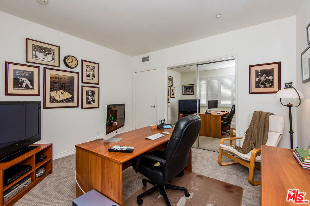 11921 Dorothy Street, Unit 204 Los Angeles, CA 90049 - Photo 12 of 22 Gallery Image 12