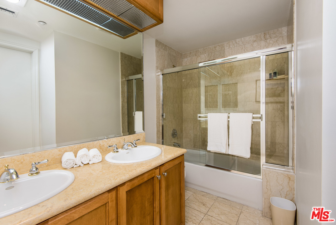 11921 Dorothy Street, Unit 204 Los Angeles, CA 90049 - Photo 13 of 22 Gallery Image 13