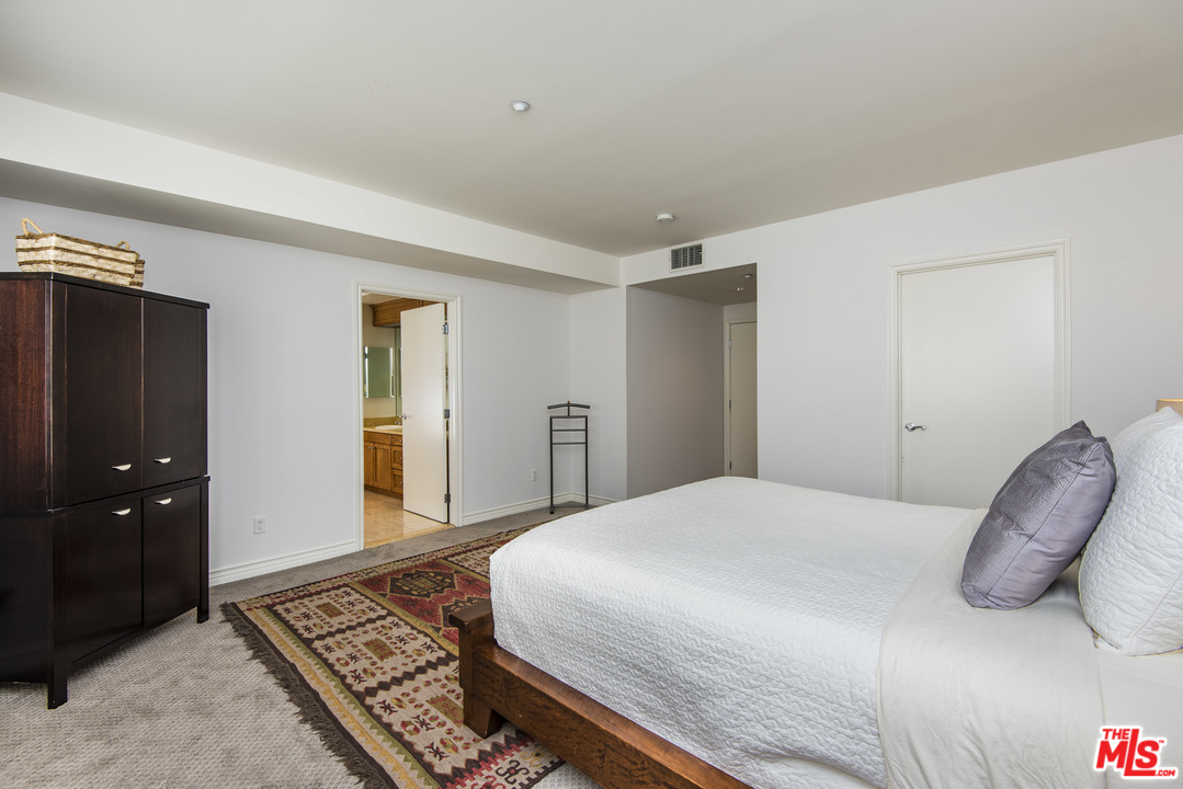 11921 Dorothy Street, Unit 204 Los Angeles, CA 90049 - Photo 15 of 22 Gallery Image 15