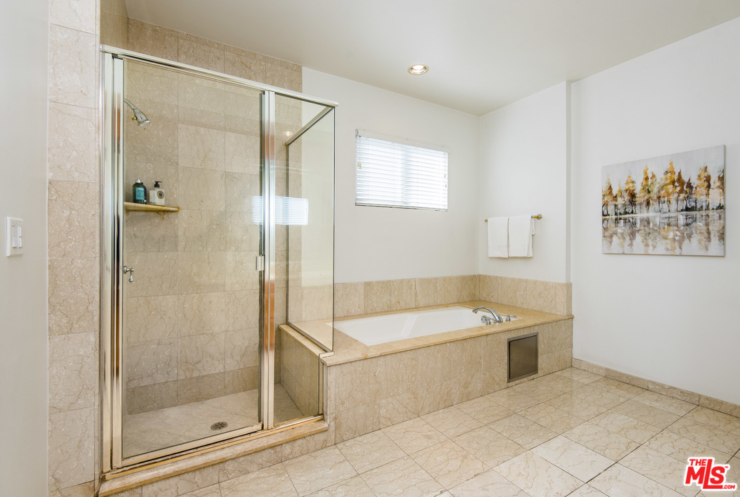 11921 Dorothy Street, Unit 204 Los Angeles, CA 90049 - Photo 16 of 22 Gallery Image 16
