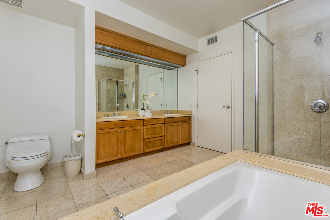 11921 Dorothy Street, Unit 204 Los Angeles, CA 90049 - Photo 17 of 22 Gallery Image 17