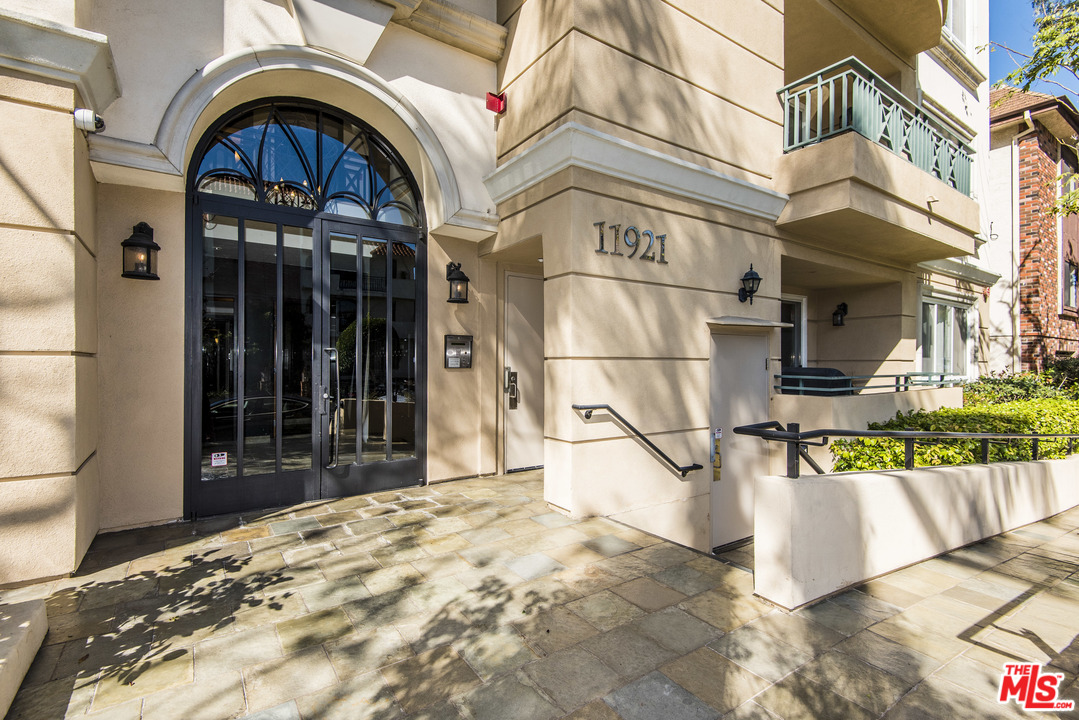 11921 Dorothy Street, Unit 204 Los Angeles, CA 90049 - Photo 20 of 22 Gallery Image 20