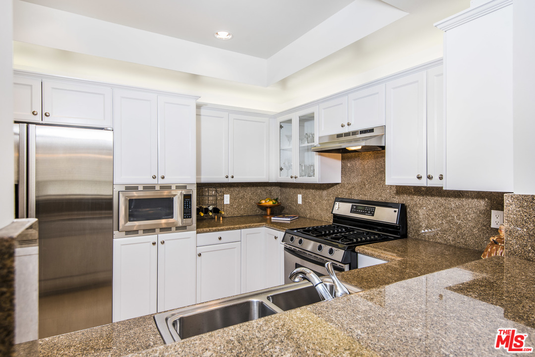 11921 Dorothy Street, Unit 204 Los Angeles, CA 90049 - Photo 8 of 22 Gallery Image 8