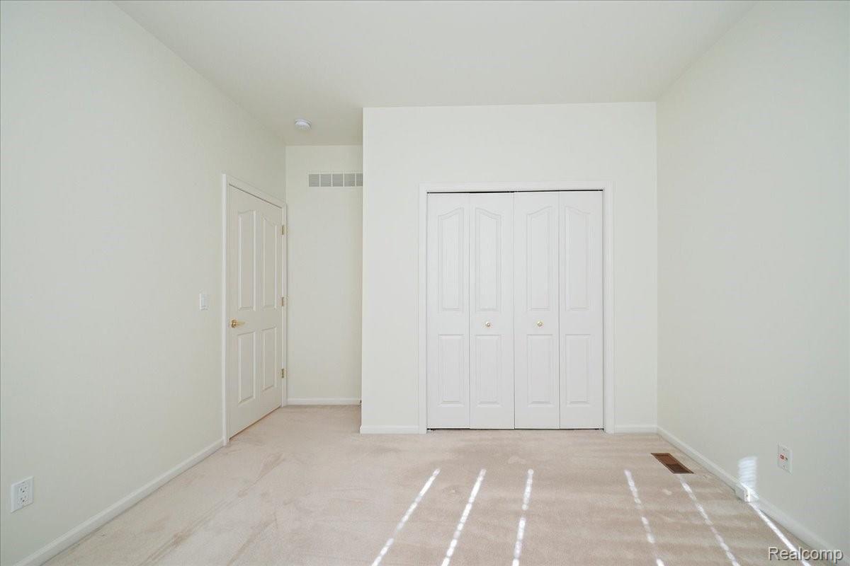 1678 Maple Creek Court Rochester, MI 48306 - Photo 20 of 31 21-Bedroom.jpg