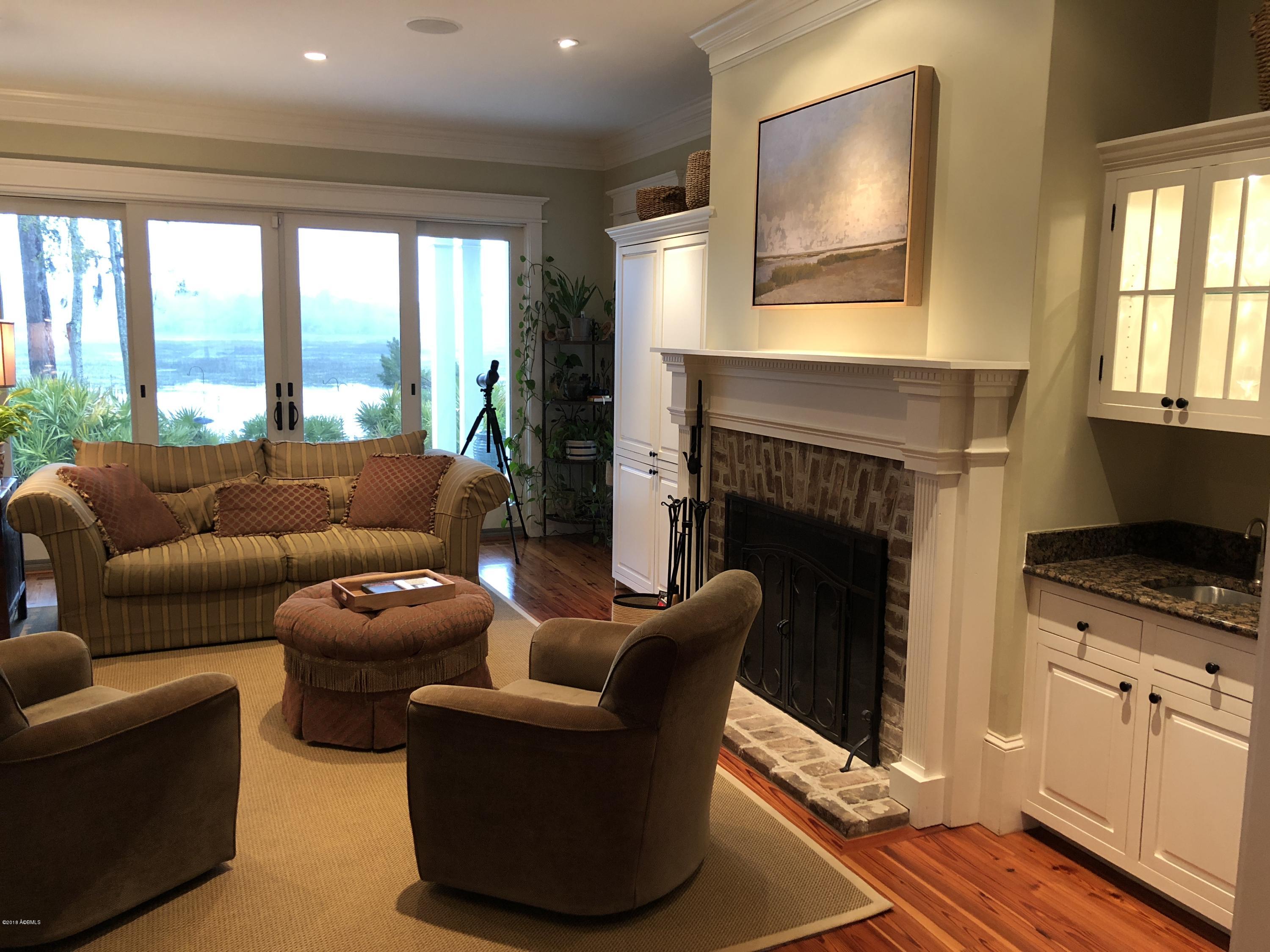 9 Ridge Road Beaufort, SC 29907 - Photo 4 of 45 family room 2