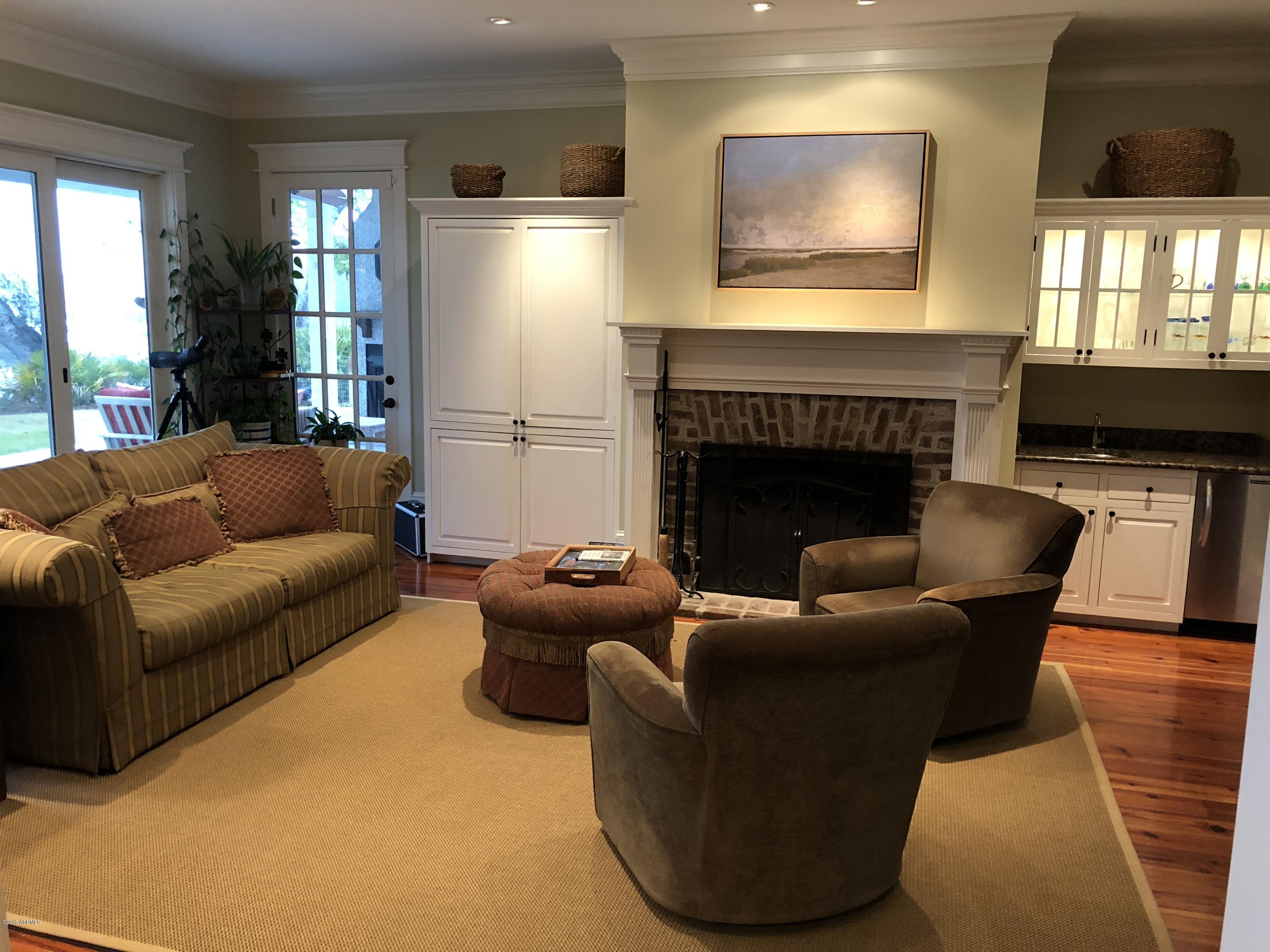 9 Ridge Road Beaufort, SC 29907 - Photo 5 of 45 family room 4