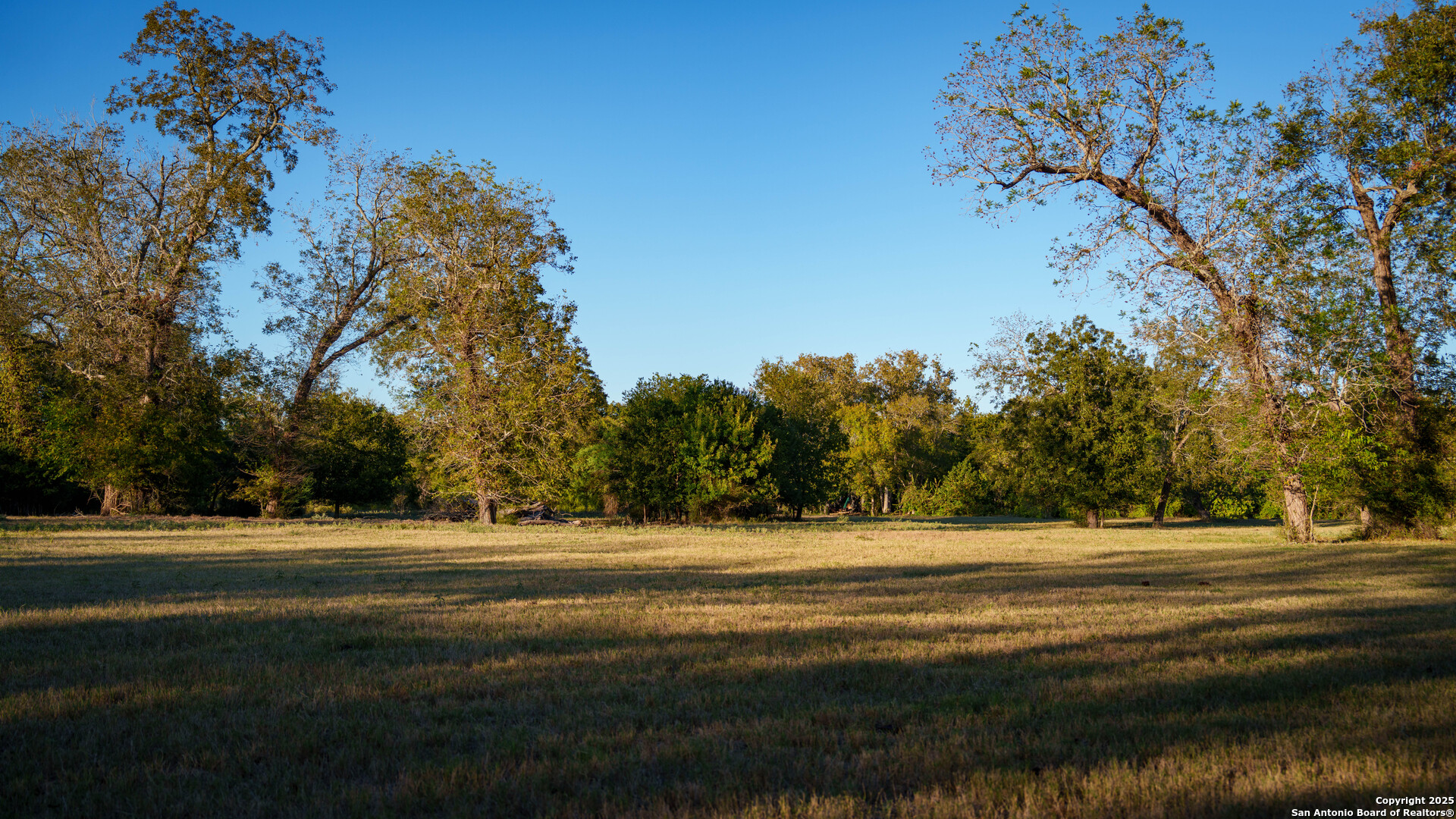 380 Clinton Road Cuero, TX 77954 - Photo 6 of 22