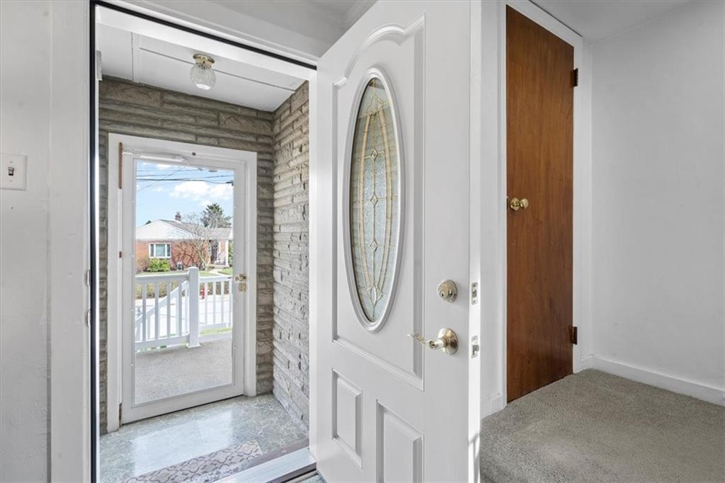 528 Loretto Road Pittsburgh, PA 15217 - Photo 7 of 39 A 4x4 vestibule leads to the front door. Have the delivery man set your packages inside the vestibule for safe keeping .