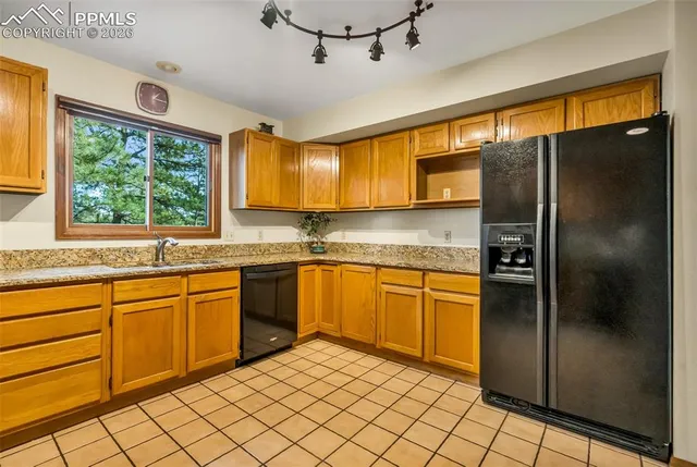 $800,000 | 8016 Acoma Drive, Larkspur, CO 80118