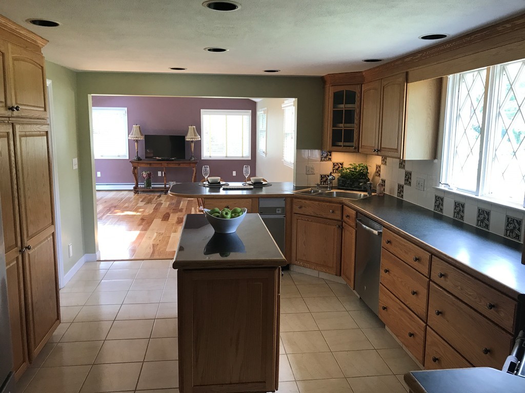 6 Hemlock Road Andover, MA 01810 - Photo 3 of 13 Gallery Image 3