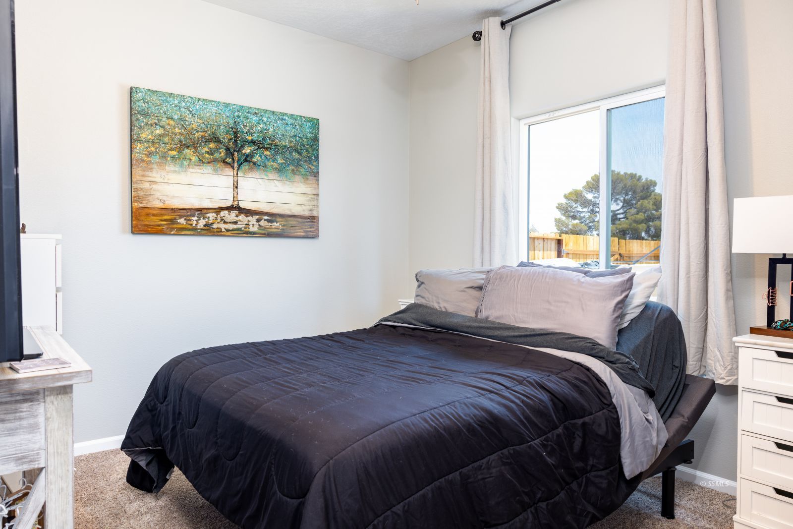 915 West Perch Avenue Ridgecrest, CA 93555 - Photo 25 of 41 a bedroom with a bed and a painting on the wall