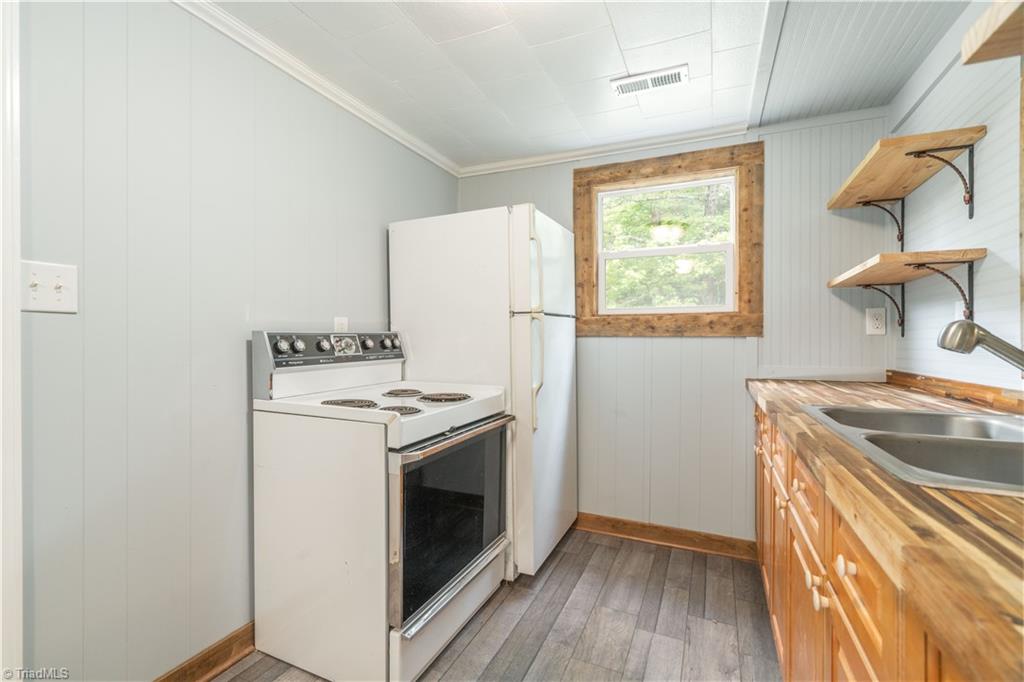 3287 Denton Road Denton, NC 27239 - Photo 8 of 26
