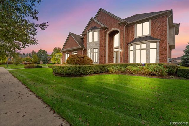 $840,000 | 13452 Hawk Drive, Utica, MI 48315