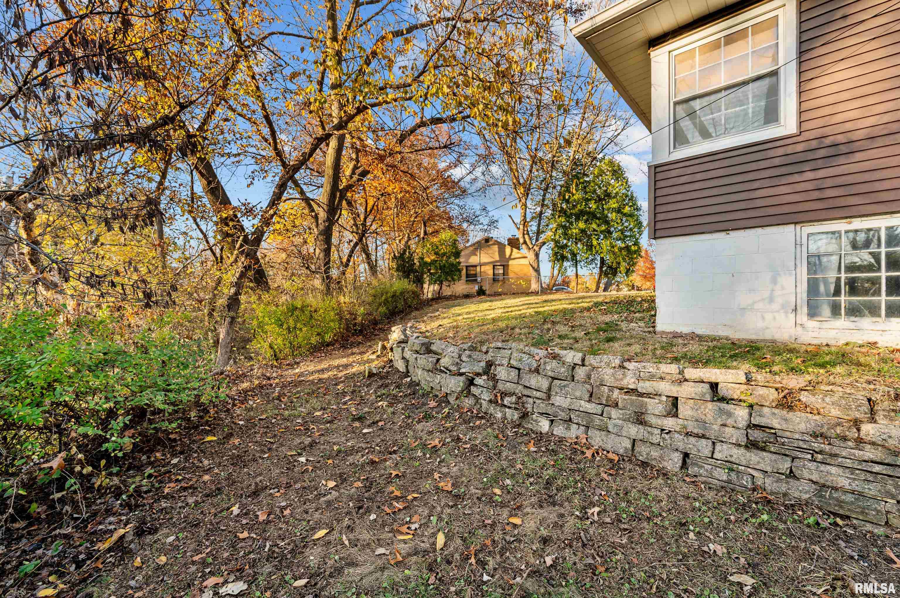 2142 21st Street Rock Island, IL 61201 - Photo 4 of 29