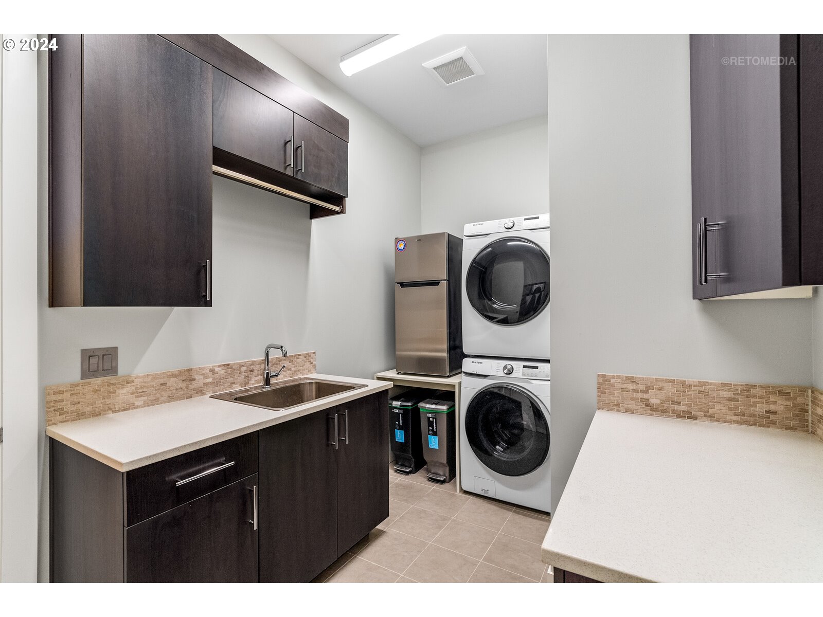 13707 Fielding Road Lake Oswego, OR 97034 - Photo 23 of 48 Laundry