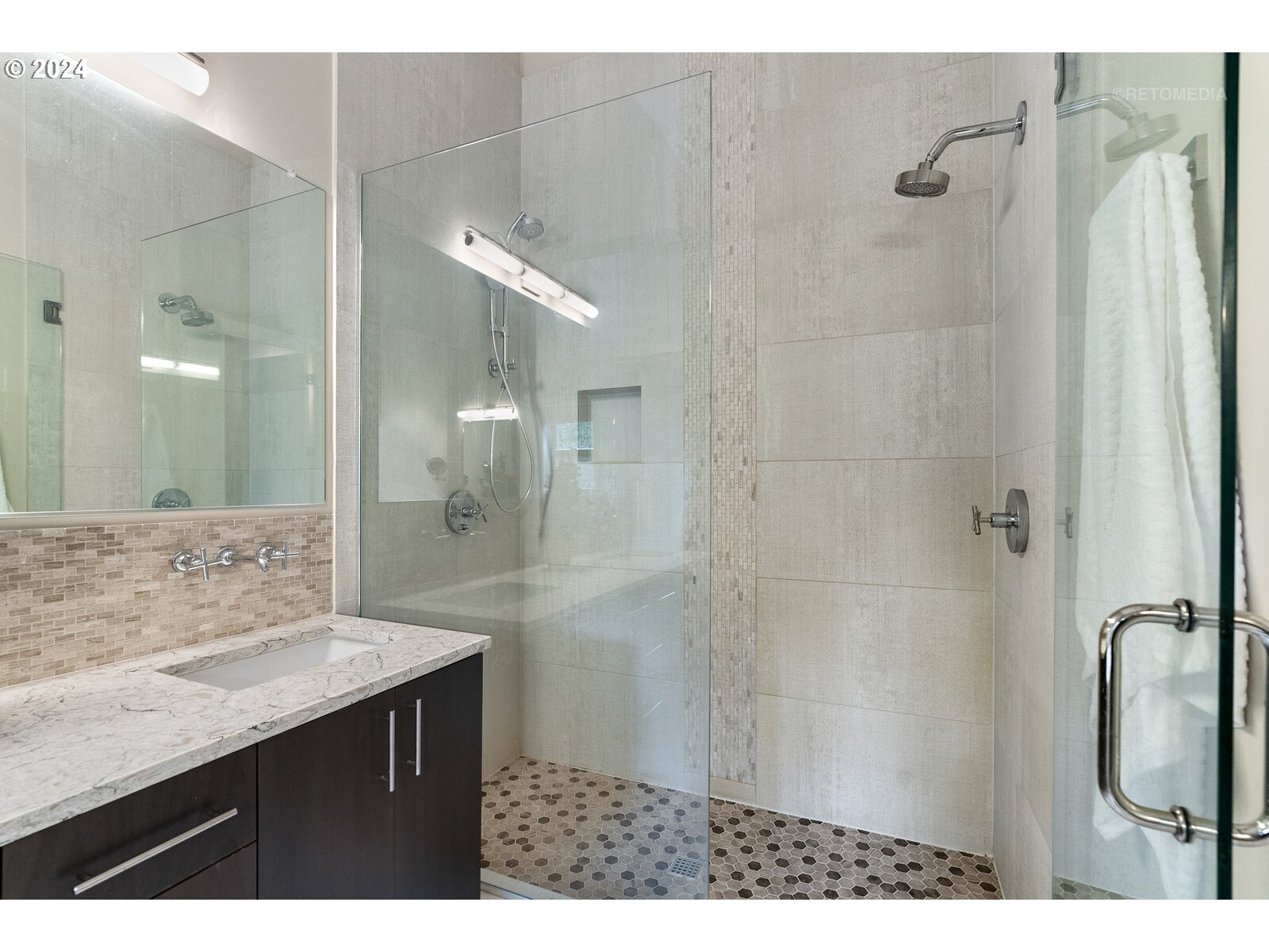 13707 Fielding Road Lake Oswego, OR 97034 - Photo 31 of 48 Bathroom, Attached
