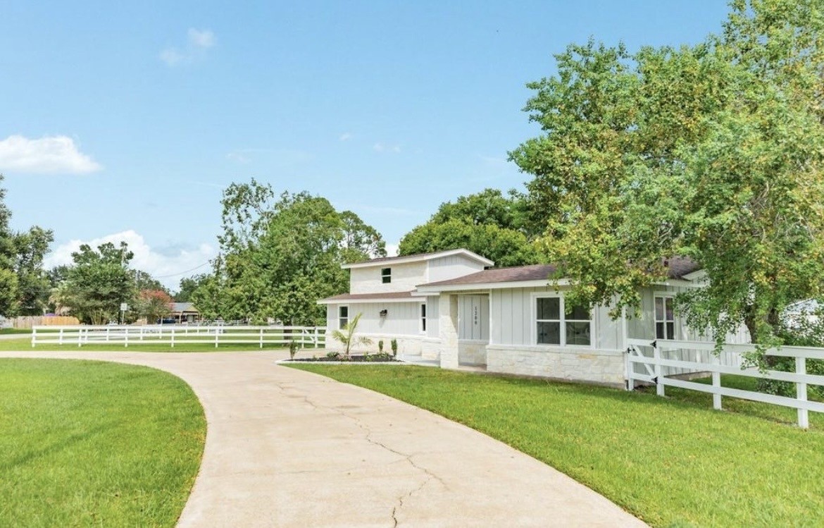 1200 Gifford Lane Angleton, TX 77515 - Photo 2 of 26