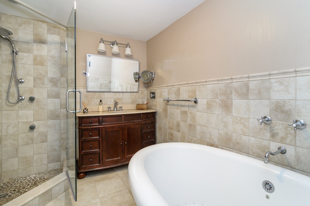 42 Jackson Road Wellesley, MA 02481 - Photo 11 of 16