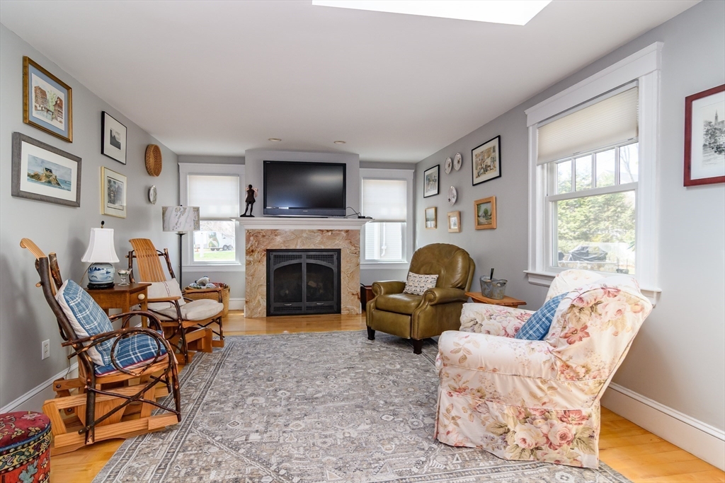 42 Jackson Road Wellesley, MA 02481 - Photo 6 of 16