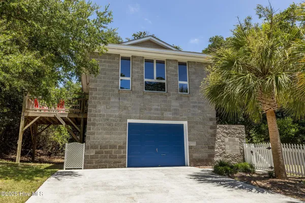 $700,000 | 412 Wild Cherry Lane, Emerald Isle, NC 28594