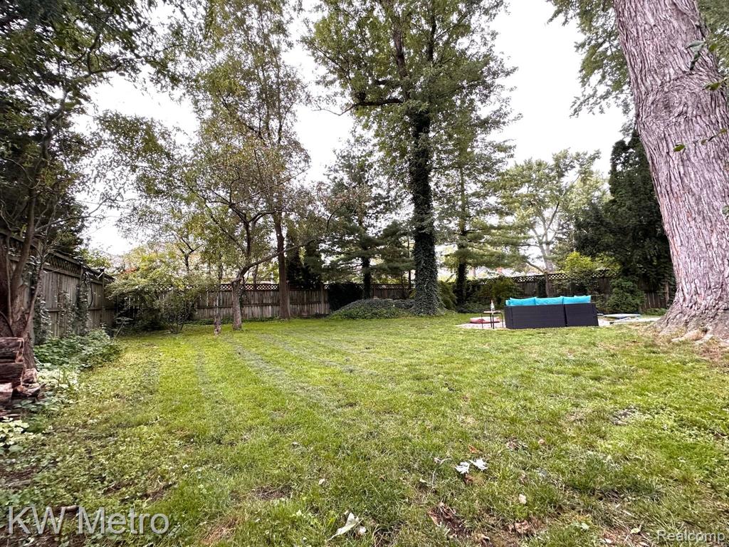 2724 Trafford Road Royal Oak, MI 48073 - Photo 5 of 22