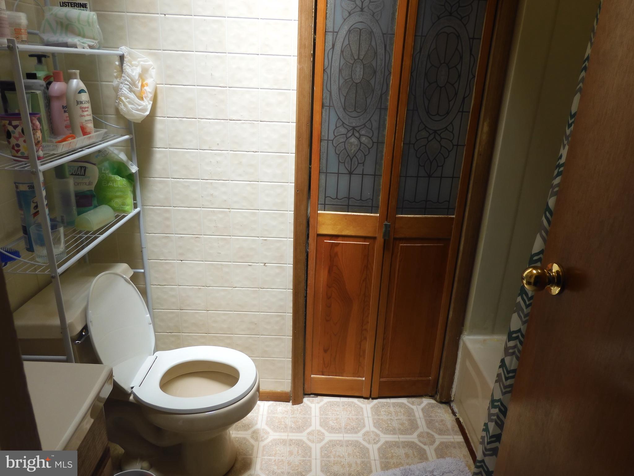380 Wembly Road Upper Darby, PA 19082 - Photo 5 of 7 Bath